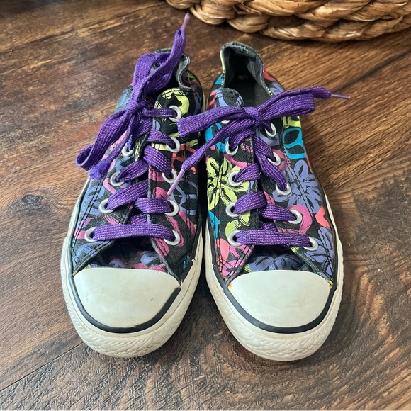 Peace & Flowers Designs converse women’s size 6 - Picture 2 of 5